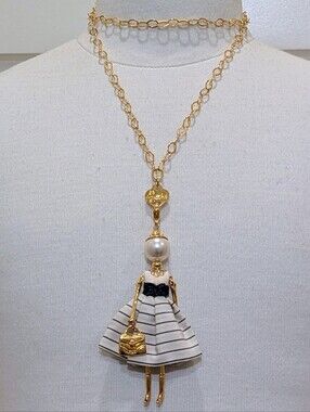 EUC Le Amiche 32" Long Goldtone Doll Charm Detachable Pendant Necklace